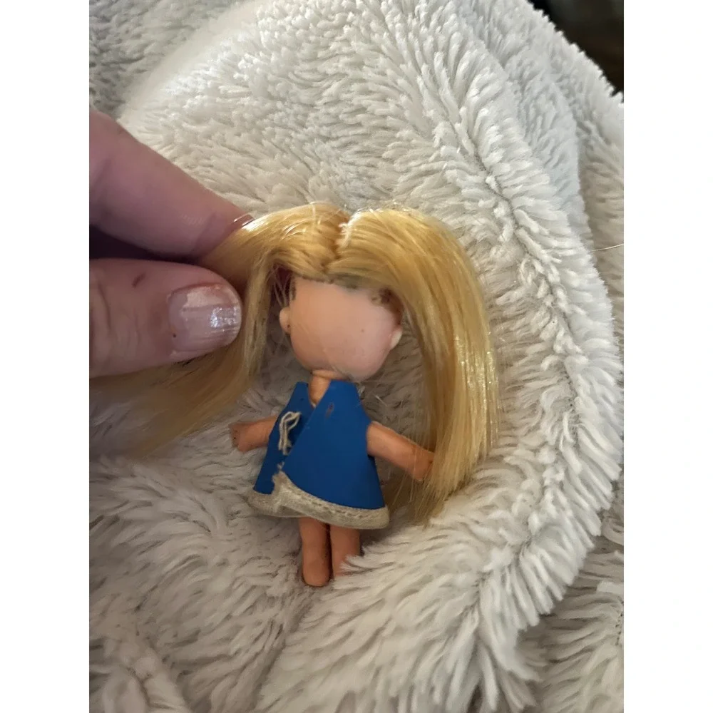 Vintage Mattel Liddle Kiddles Miniature Doll‎ Blonde Blue Eyes Blue Flower Dress